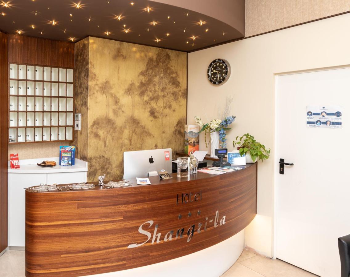 Hotel Shangri-La Ala Bagian luar foto