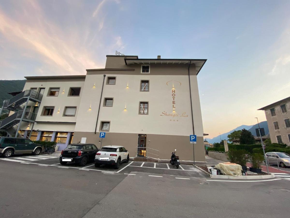 Hotel Shangri-La Ala Bagian luar foto