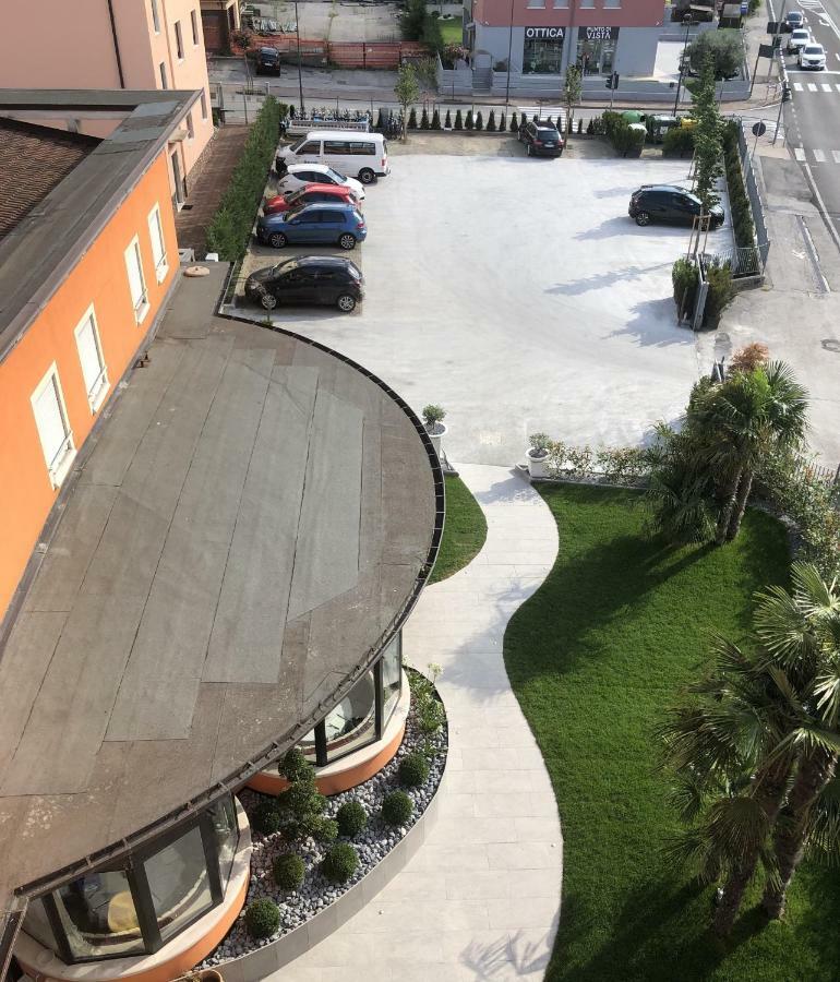 Hotel Shangri-La Ala Bagian luar foto